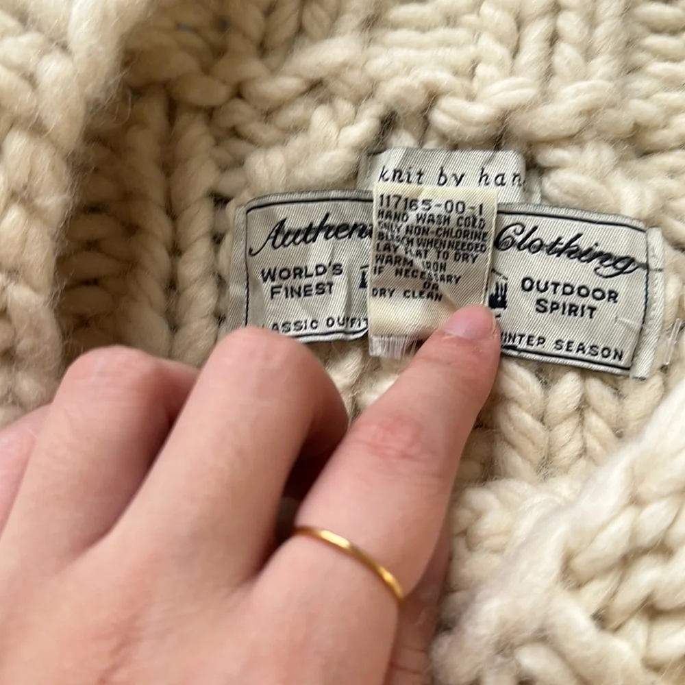SOLD Vintage Chunky Hand Knit Authentic Gap Clothing 100% Wool Sweater - Picture 13 of 17